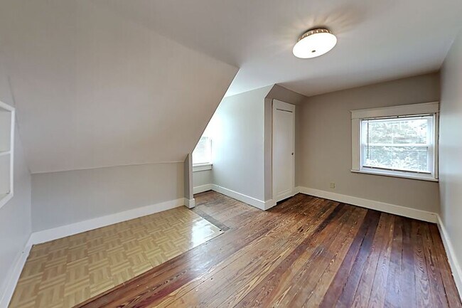 Building Photo - 2802 Eastland Ave