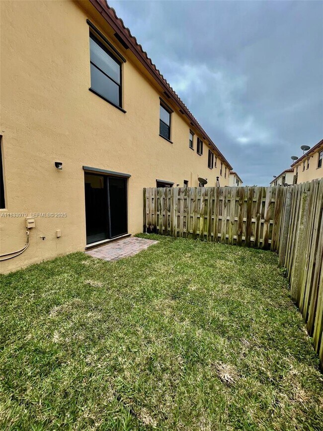 Building Photo - 146 SE 34th Terrace