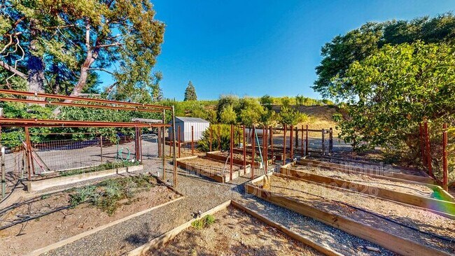 Building Photo - 4939 Dry Creek Rd