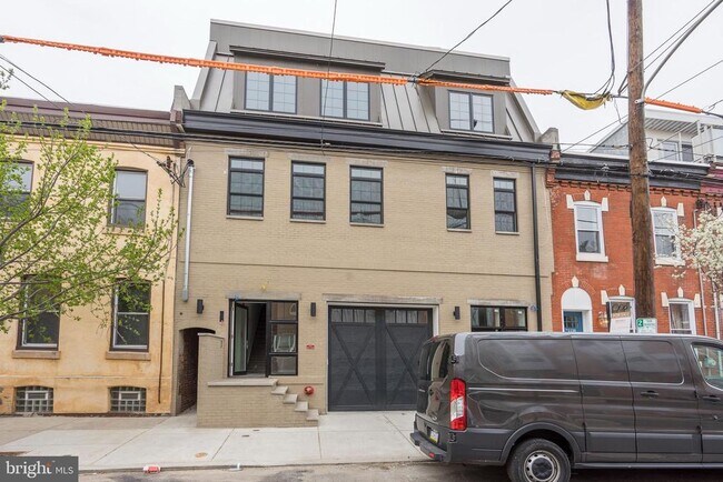 Building Photo - 1128 S 13th St