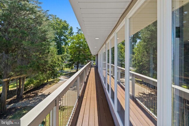 Building Photo - 5510 Beach Dr