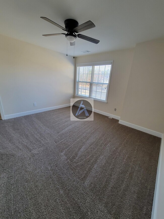Building Photo - 1008 Applegate Dr