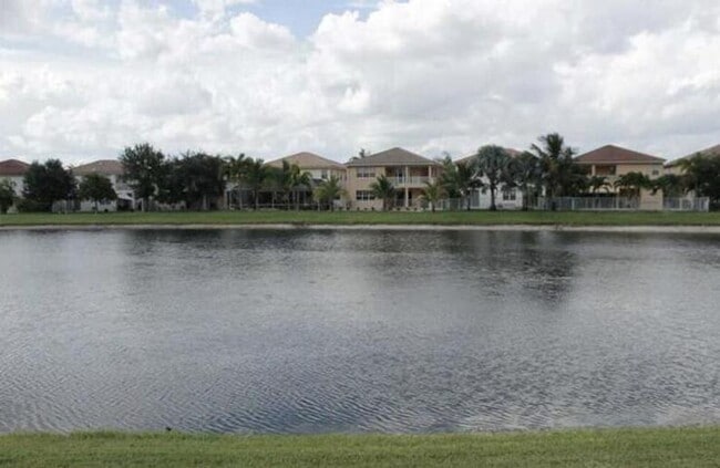 Building Photo - 1257 Beacon Cir