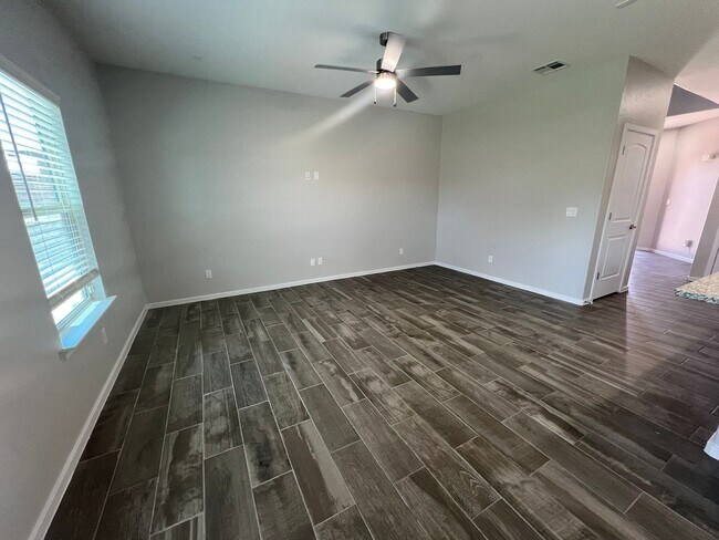 Building Photo - Stunning East Side Home