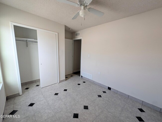 Building Photo - 5857 W Valley Cir