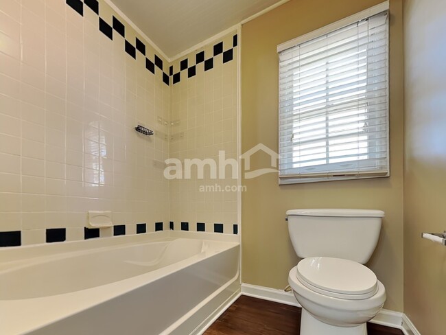 Building Photo - 505 Westminster Dr