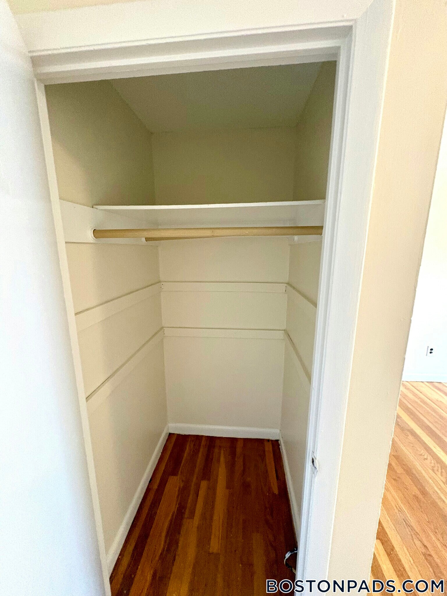 Building Photo - 122 Dustin St