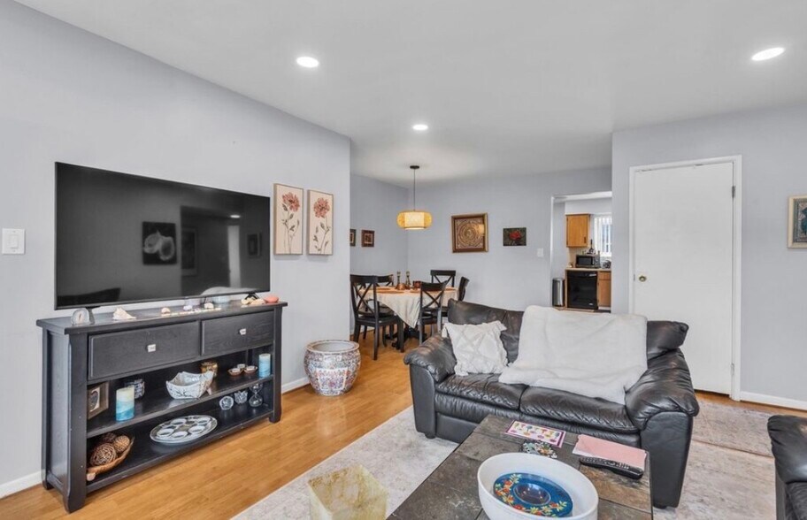 Building Photo - 9405 Bay Colony Dr