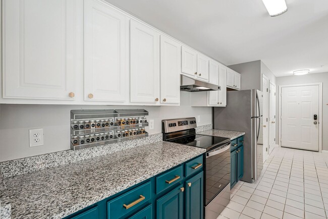 Building Photo - Don’t miss your chance to make it yours!