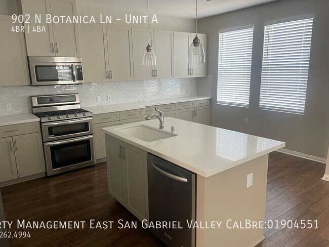 Building Photo - 902 Botanica Ln