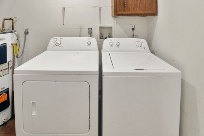 Building Photo - 3918-3920 Rock Quarry Rd