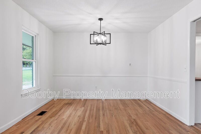 Building Photo - 841 Kay Cir