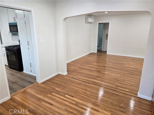 Building Photo - 14001 Dunrobin Ave