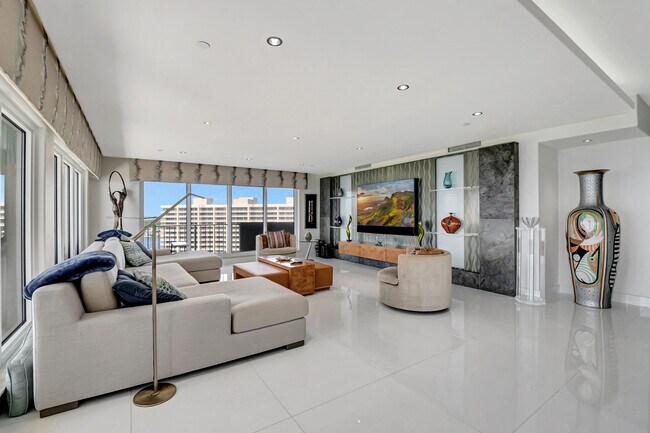 Building Photo - 4301 N Ocean Blvd