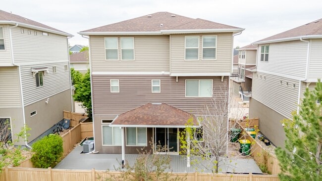 Building Photo - 2656 Champagne Ave