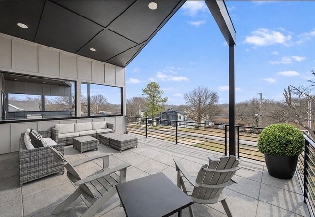 Building Photo - 2510 Barclay Dr