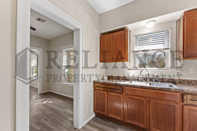 Building Photo - 251 Millwood N