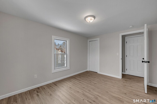 Building Photo - 8 Bancroft St