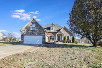 Building Photo - Three Bedroom with Bonus!