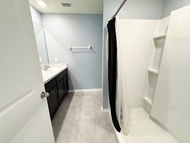 Building Photo - Gorgeous 3 bedroom 2 bath 2 car garage!