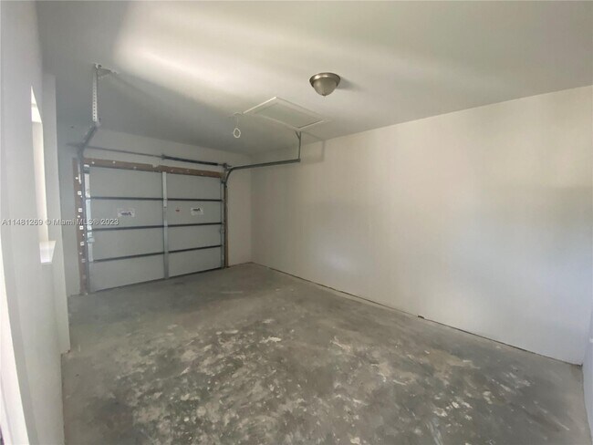 Building Photo - 5609-5611 Polk St