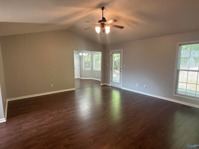 Building Photo - 196 Hollington Dr NE