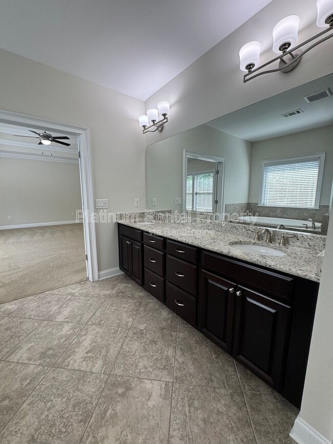 Building Photo - 3578 Strath Dr
