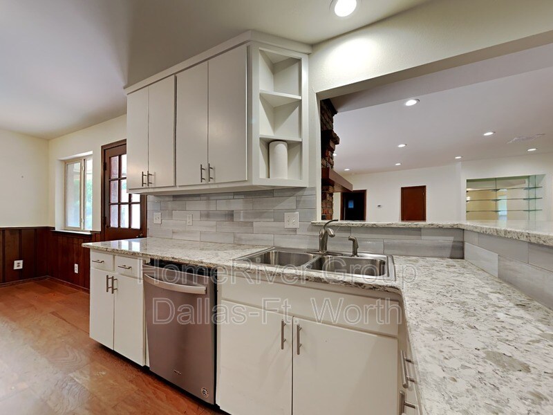 Building Photo - 1216 Glen Cove Dr