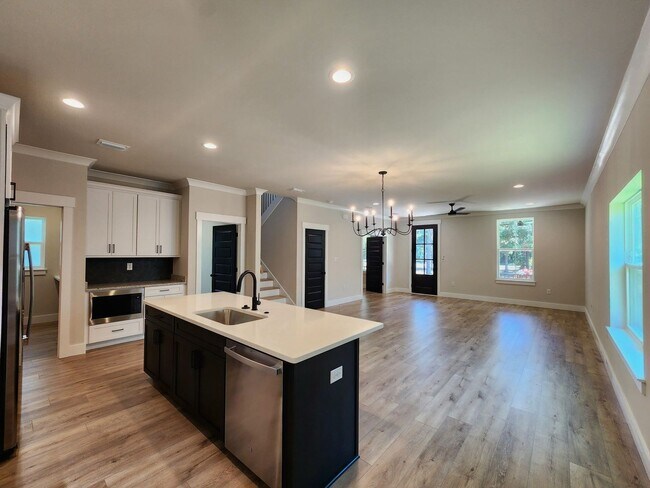 Building Photo - Stunning new executive home in Gulf Shores!
