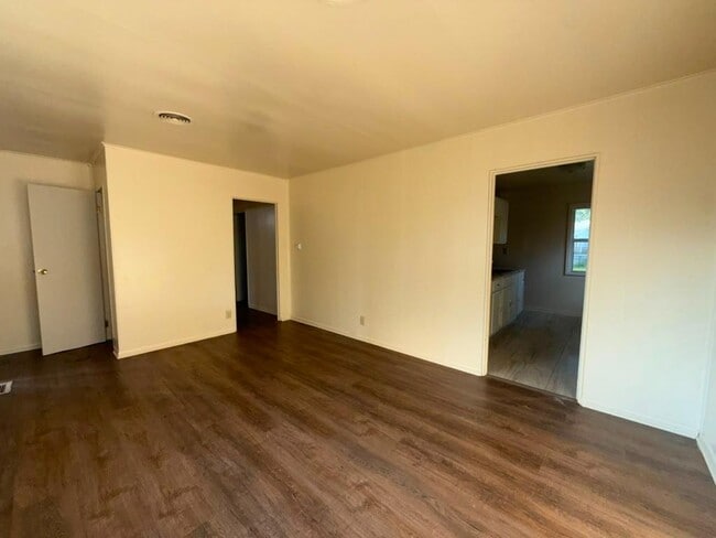 Building Photo - 5468 N Strathmore Ave