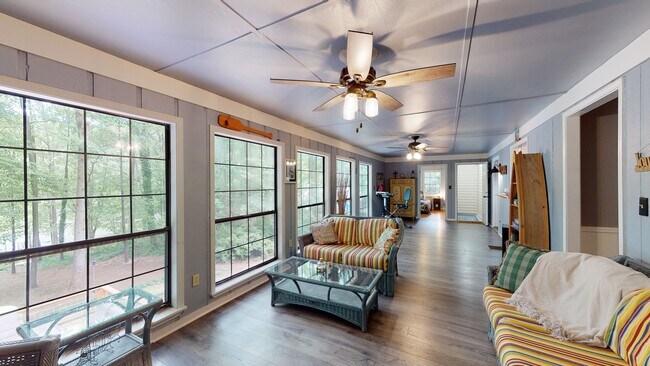 Building Photo - 358 Old Chism Trail