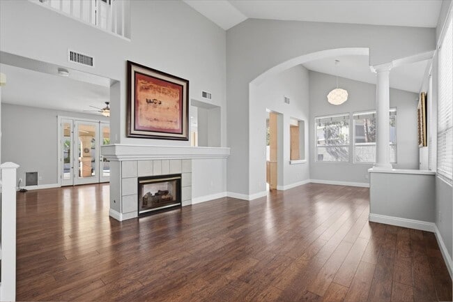 Building Photo - 1201 Palmares Ct