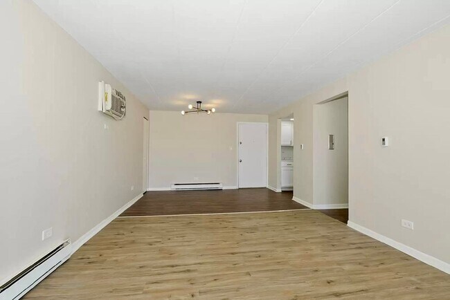 Building Photo - ? CHA Mobility Zone ? 2-Bedroom, Fully Renovated, Modern Upscale Apartment ?