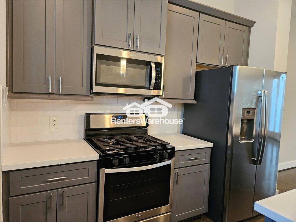 Building Photo - 2621 Hutchins St