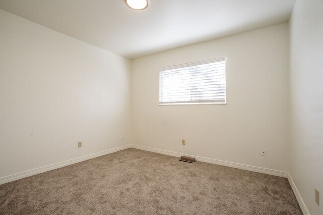 Building Photo - Newly Updated 3 Bed, 1 Bath Duplex in West Fort Collins