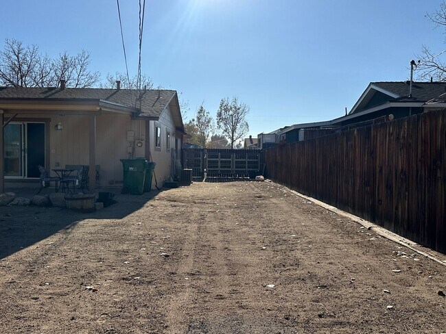 Building Photo - Spacious home with RV parking in Spanish Springs