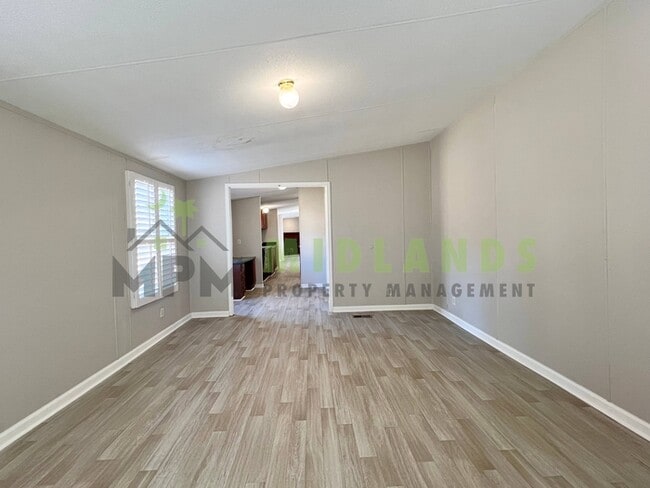 Building Photo - 323 Tabor Dr