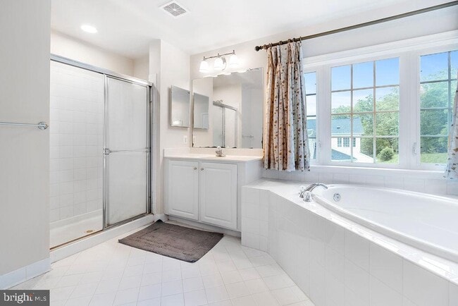 Building Photo - 43997 Riverpoint Dr