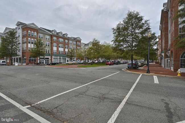 Building Photo - 4951 Brenman Park Dr