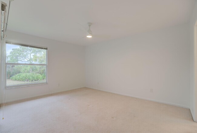 Building Photo - 8291 SE Croft Cir