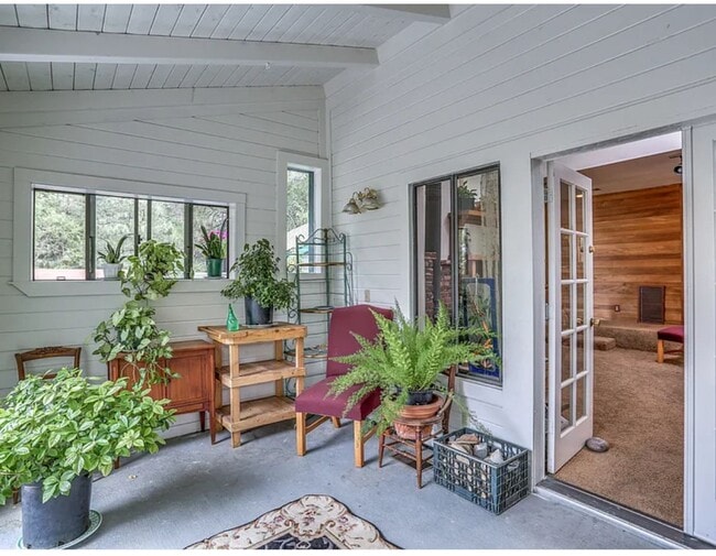 Building Photo - Large beautiful home in Idyllwild