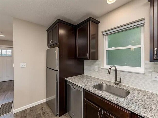 Building Photo - BEAUTEOUS HOME