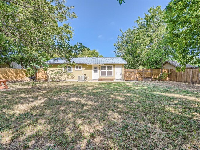 Building Photo - 6035 Bluebell Cir