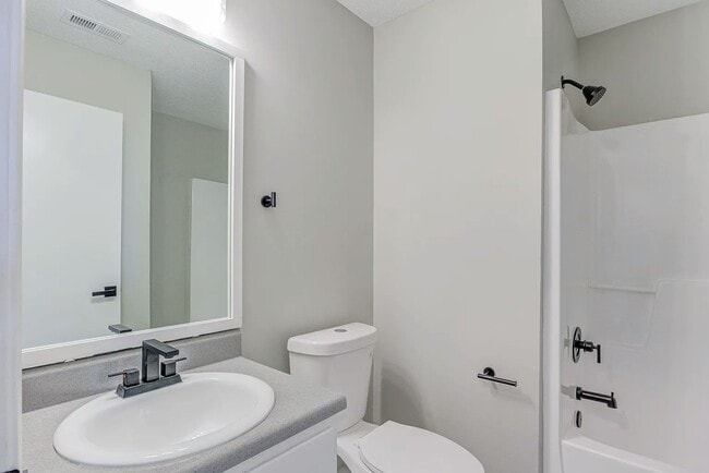 Building Photo - 404 Quartz Dr