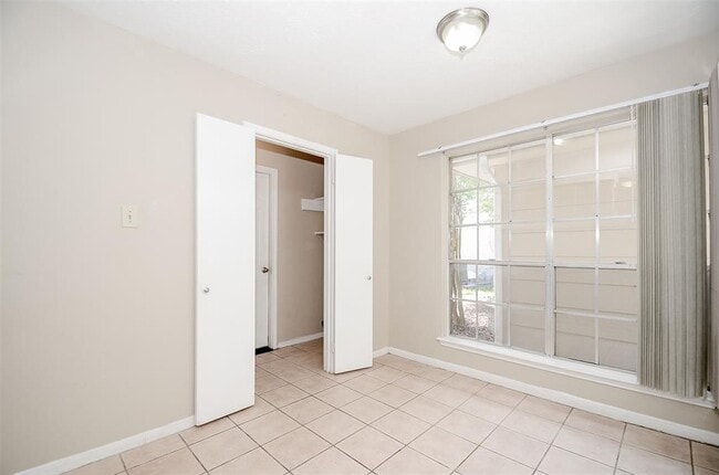 Building Photo - 1807 Trendwest Dr