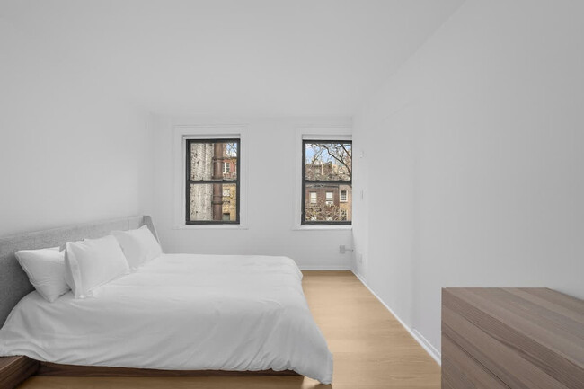 Building Photo - 257 W 19th St