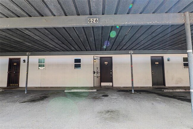Building Photo - 2744 Briarhurst Dr