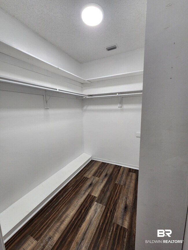 Building Photo - 100 Dunbar Loop