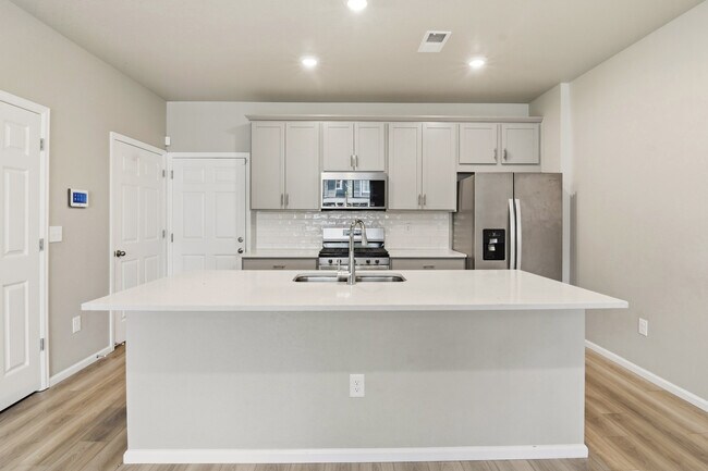 Building Photo - 11433 W Belleview Dr