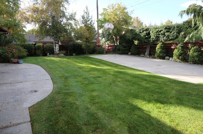 Building Photo - Lovely Home For Rent In Orem, UT